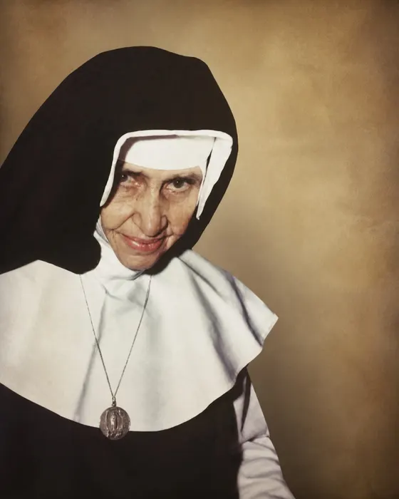 Santa Dulce dos Pobres em seu hábito religioso